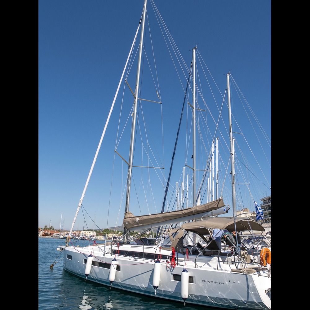 Helia-Sun-Odyssey-490-2019-patronis-sailing-yacht-rentals-greece-volos-skiathos-pelion-17 (1)